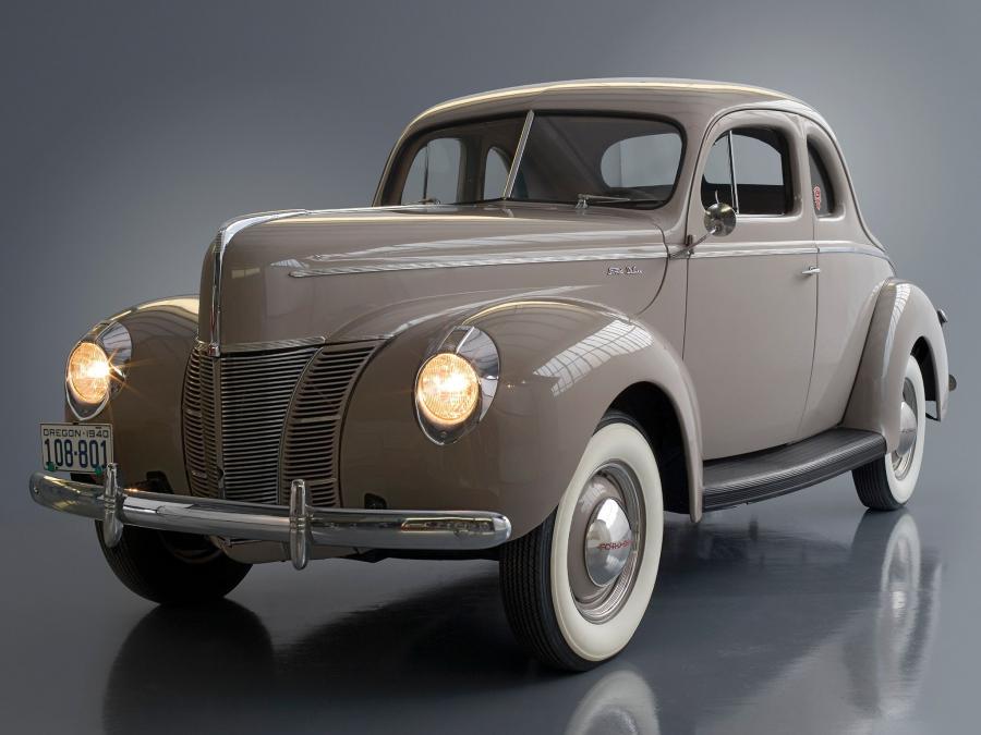  Ford V8 Deluxe 5-Window Coupe 1940 года  (фото 6 из 20)